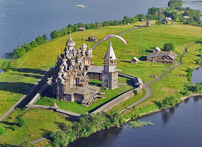 Преображенская церковь на острове Кижи (Россия)