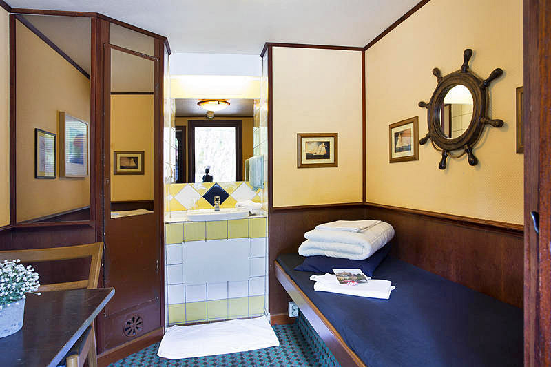 The Red Boat Mälaren - Стокгольм, Швеция