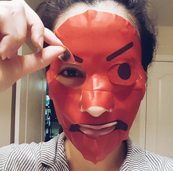 емодзі маска для обличчя