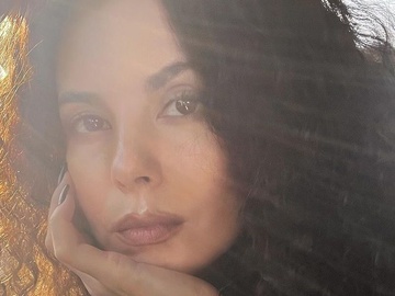 Каменських показала декольте й запропонувала "заглибитися в почуття"