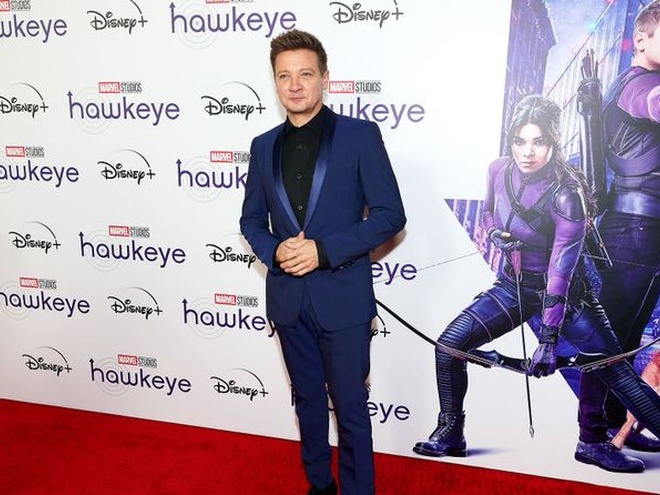 Джеремі Реннер показав своє тренування через два місяці після наїзду ратраку