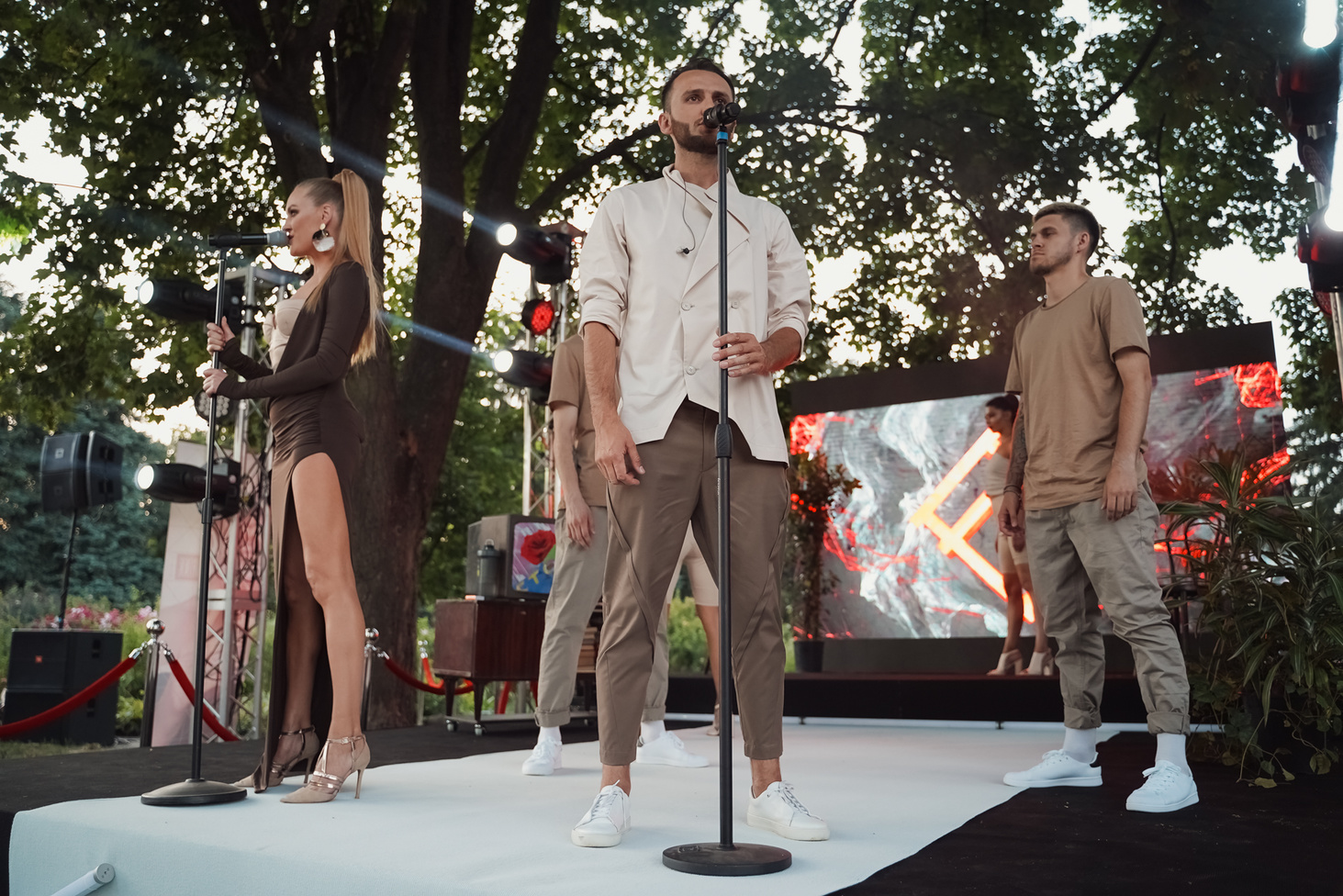 Киевская Точка G: On I Ona впервые создали иммерсивное шоу в ботсаду