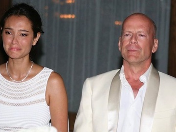 Дружина Брюса Вілліса показала, як вони святкували річницю весілля до його деменції