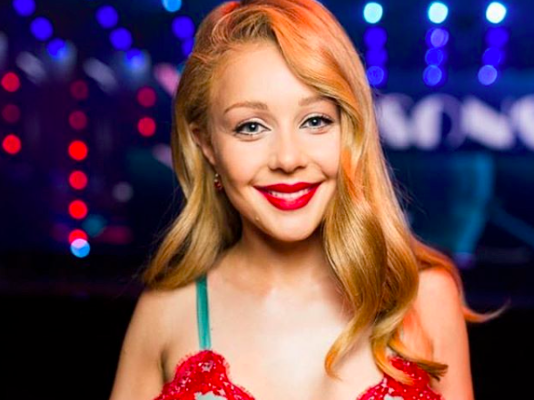 Тіна Кароль у сукнях-ночнушках