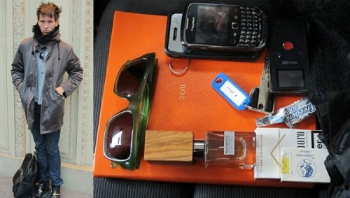 В сумках у парней