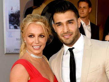 Чоловік Брітні Спірс запостив раніше не опубліковане фото з їхнього весілля