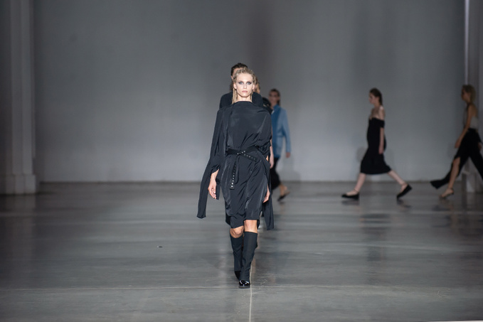 Показ Julia Kross на Ukrainian Fashion Week noseason sept 2021