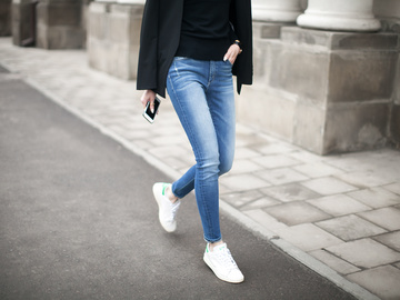 З яким взуттям носити джинси-скінні: 4 безпрограшних варіанти (фото)