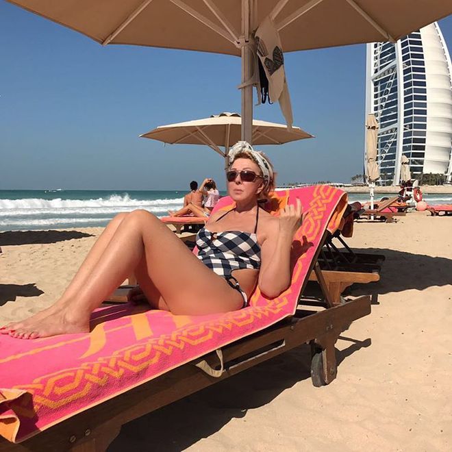 Звезды на отдыхе: Любовь Успенская загорает в солнечном Дубае (фото)