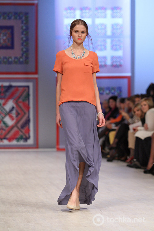 Показ POUSTOVIT 