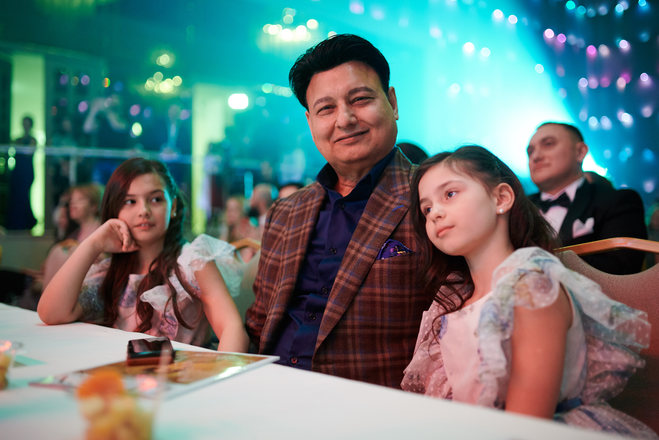 Мохаммад Захур с дочками
