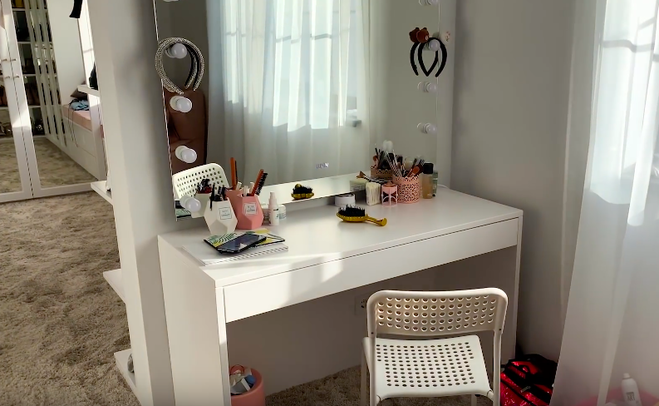 Гардеробна Наді Дорофєєвої