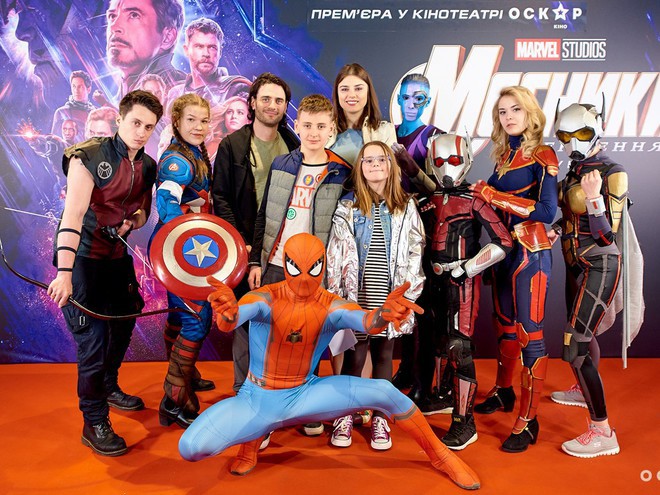 Милош Елич с семьёй на премьере фильма "Мстители: Финал"