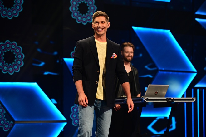 Ведущий шоу "Співають всі!"