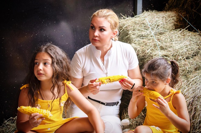 KAMALIYA с дочерьми