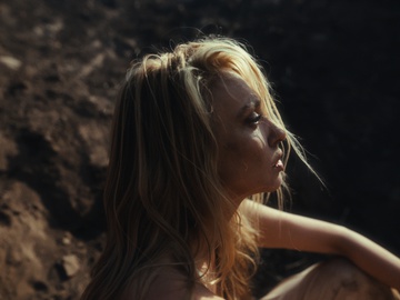 “У твоїх обіймах”: нова Оля Полякова в символічному кліпі Алана Бадоєва