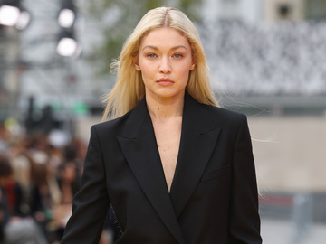 Сміливо: Джіджі Хадід показала, як носити шкіряний тотал-лук у 2023 році