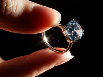 Редкий голубой бриллиант выставлен на Sotheby's