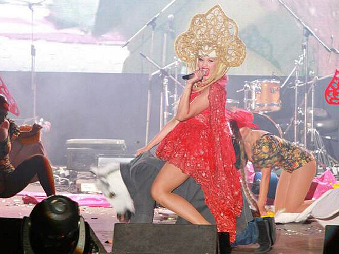 Оля Полякова