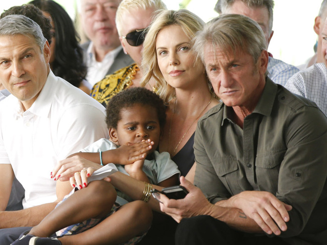 Топ-10 знаменитостей, які виховують прийомних дітей