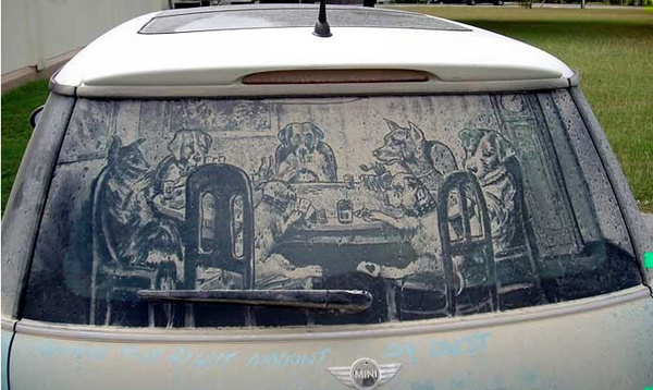 Искусство на грязных стеклах авто