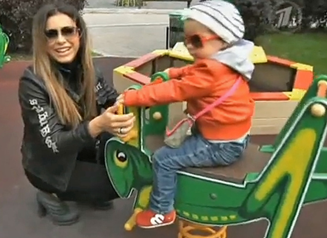 Ани Лорак с ребенком