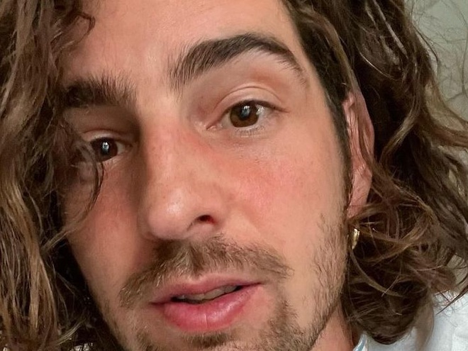 "Надя одумається, а пізно буде": Дантес розповів про басейн, а йому пишуть про Дорофєєву