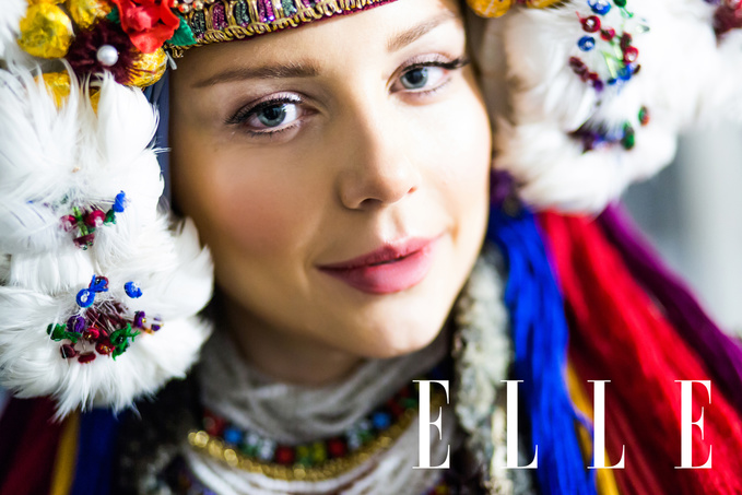 Тина Кароль примеряла старинный украинский свадебный наряд