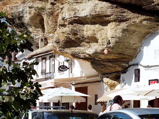 Сетеніль-де-лас-Бодегас: загадкове місто в скелі