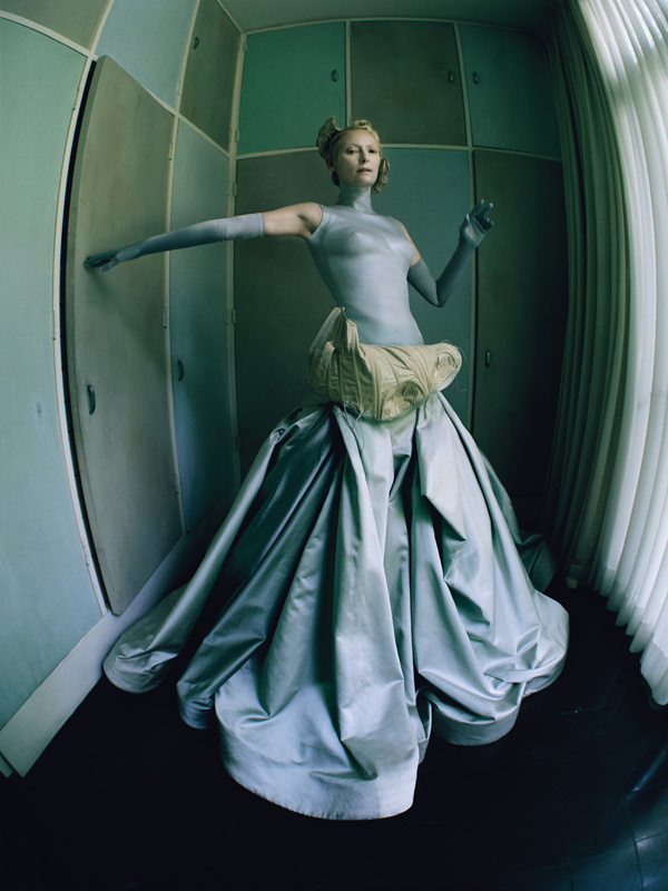 Епатажна fashion-зйомка з Тільда Суїнтон