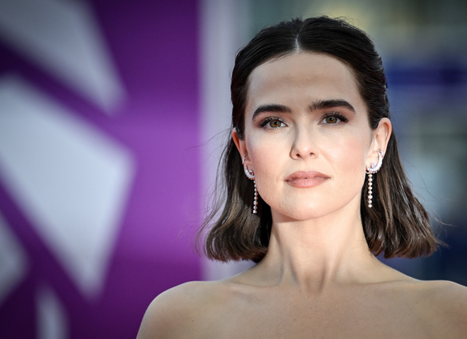 Зірка фільму «Чому він?» Зої Дойч вперше виходить заміж