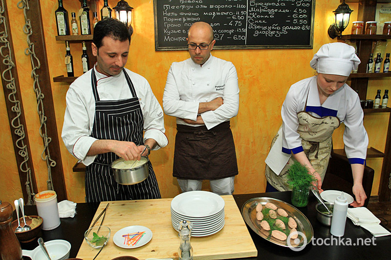 Шоу з приготування акробатичній піци в ресторані La Forchetta, частина 2