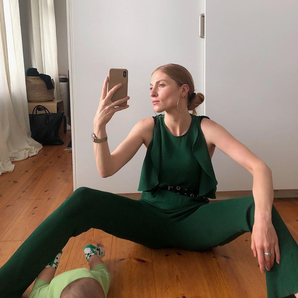 Глибокий зелений - універсальні кольори в гардеробі 2021