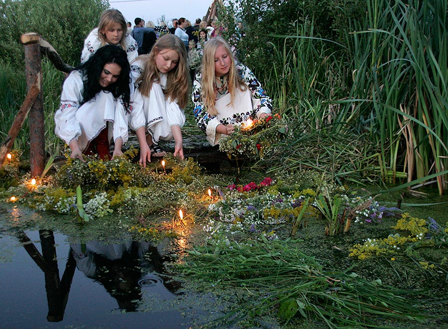 Праздник Троица и вода гадание на венках