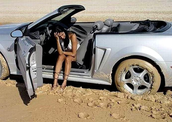 Всё нормально. За рулем женщина