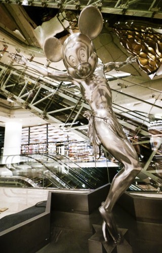 Микки Маус...