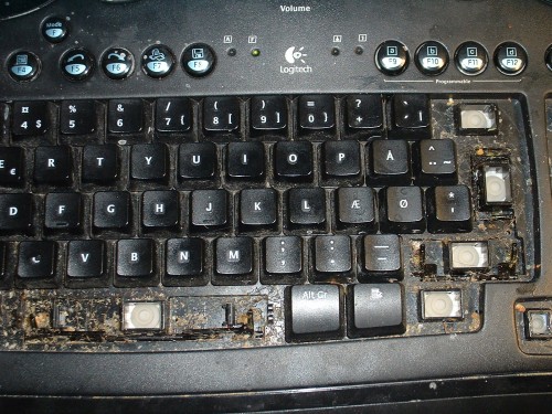Почистить клавиатуру или проще новую купить?
