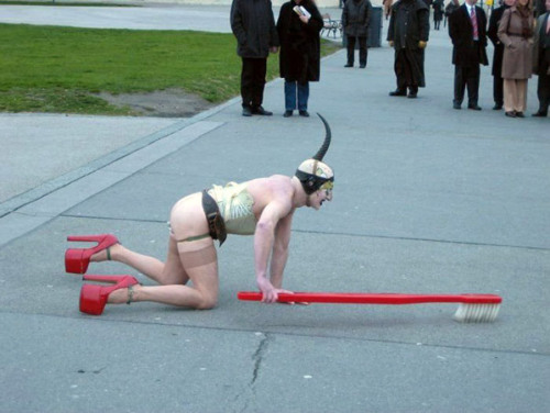 Агузарова на променаде