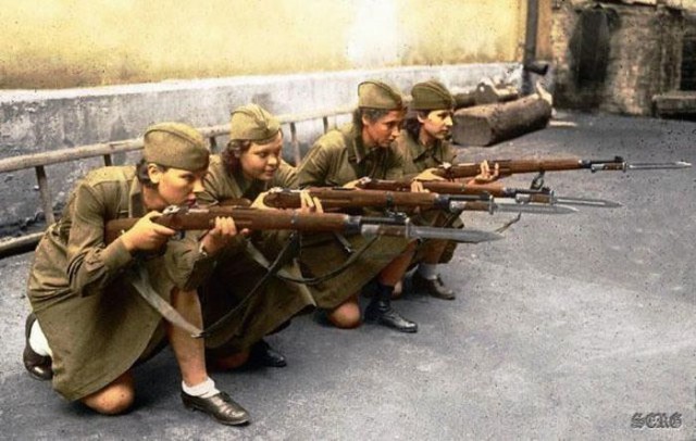 Героичные девушки советской армии