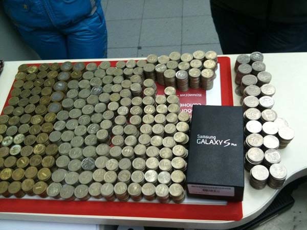 Чувак рассчитался за телефон (Samsung S plus)